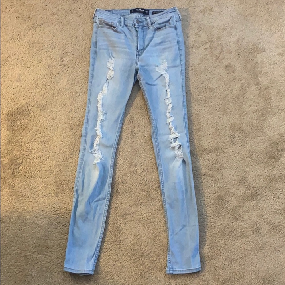 Distressed skinny jeans